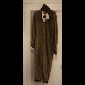 Womens XL sloth Halloween costume. Worn once. Very comfortable.